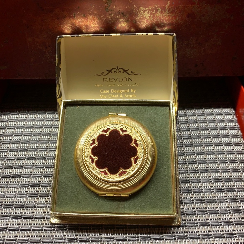 Vintage makeup case